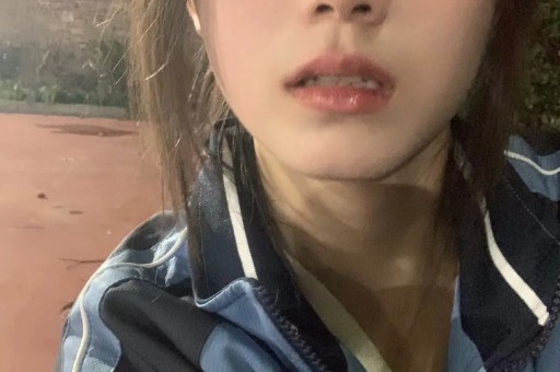 知名网红表妹李 KK破产！未婚生女后掉粉上百万转行去卖小吃