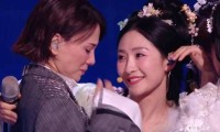 50岁李小冉彩排跑调被群嘲！三四线妈妈刷屏：真实比完美更戳心